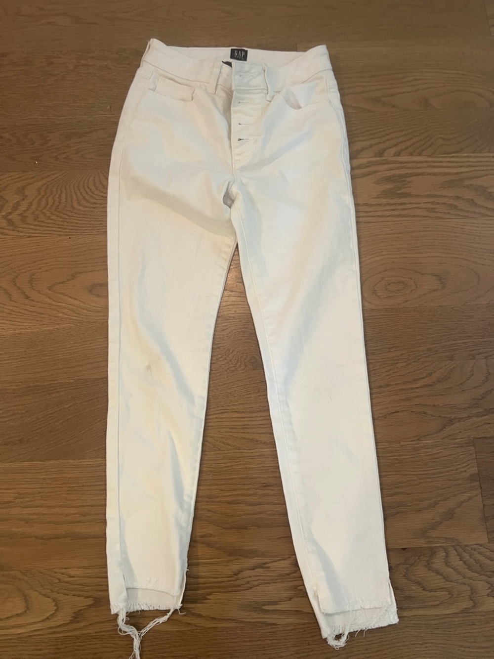 GAP White Skinny High-Rise Jeans with Frayed Hem